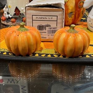 Pumpkin Salt and Pepper Shakers NIB